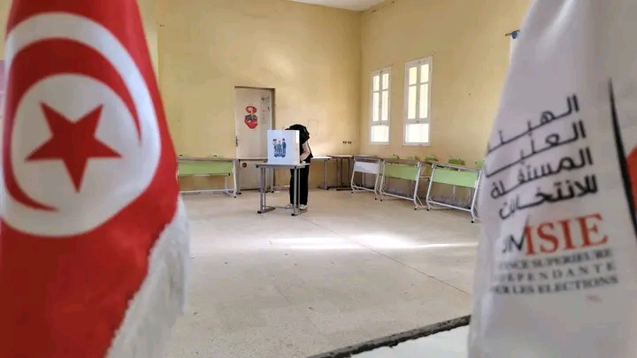 ماجل بلعباس.. يوم توعوي تثقيفي للتلاميذ حول العملية الانتخابية ضمن برنامج الحقيبة الديمقراطية 